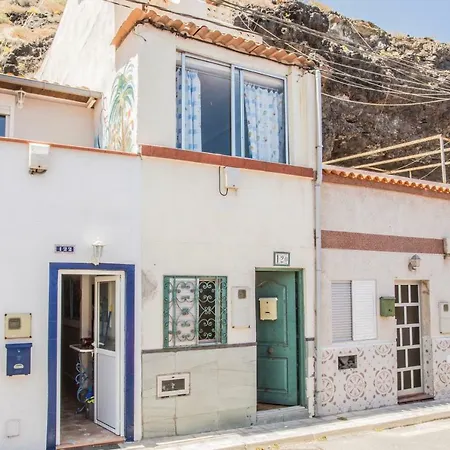 Casa de Férias Casa Del Cueva With Stunning Ocean View Güimar