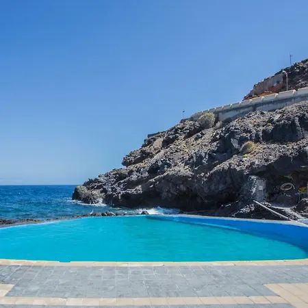 Casa Del Cueva With Stunning Ocean View Casa de Férias